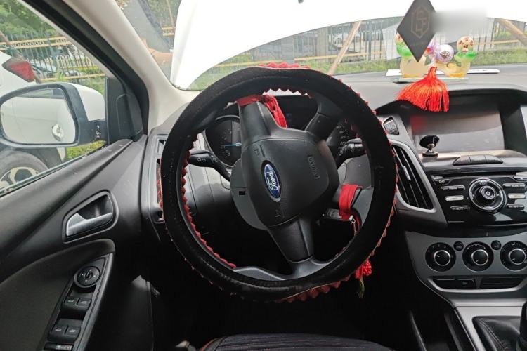 Used Ford Focus 2015 Hatchback 1.6L Manual Comfort Edition Steering Wheel