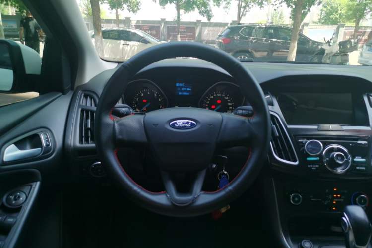 Used Ford Focus 2015 Hatchback 1.6L Automatic Comfort Model Steering Wheel
