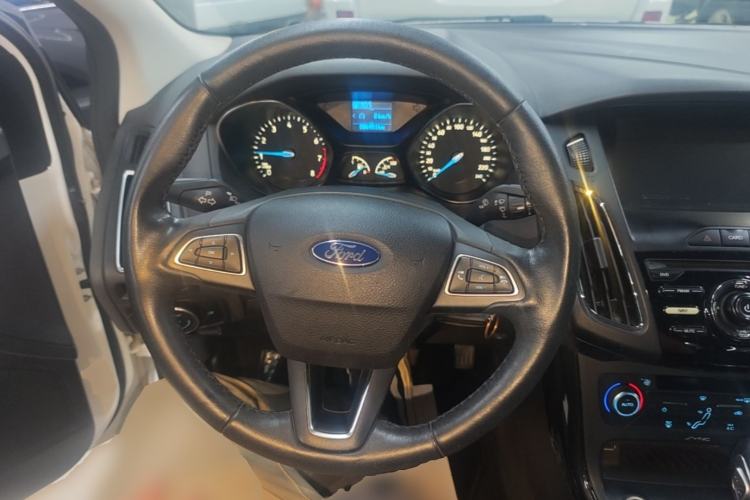 Used Ford Focus 2015 Sedan 1.6L Automatic Trend Model Steering Wheel