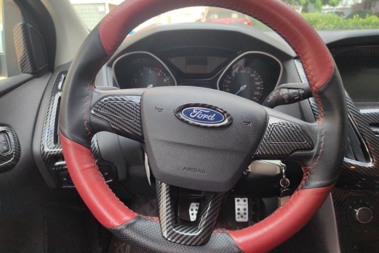Used Ford Focus 2015 Hatchback 1.6L Automatic Comfort Model Steering Wheel