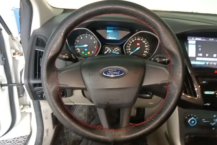 Used Ford Focus 2015 Sedan 1.6L Automatic Comfort Model Steering Wheel