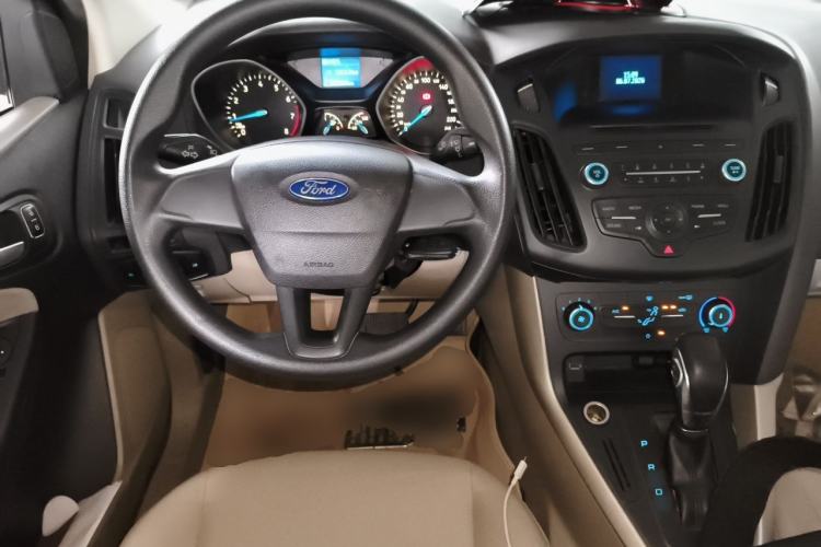 Used Ford Focus 2015 Sedan 1.6L Automatic Comfort Model Steering Wheel
