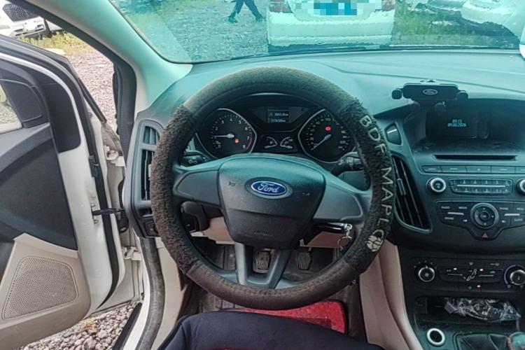 Used Ford Focus 2015 Sedan 1.6L Manual Comfort Model Steering Wheel