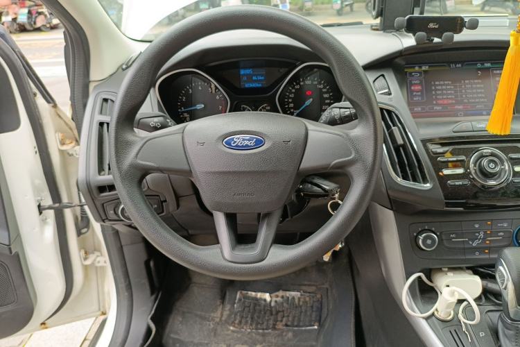 Used Ford Focus 2015 Hatchback 1.6L Automatic Comfort Model Steering Wheel