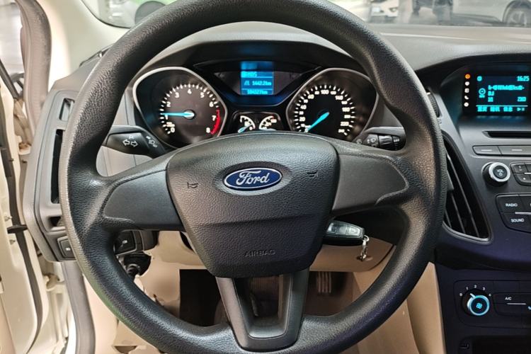 Used Ford Focus 2015 Sedan 1.6L Automatic Comfort Model Steering Wheel