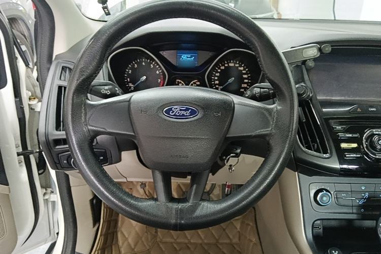 Used Ford Focus 2015 Sedan 1.6L Automatic Comfort Model Steering Wheel