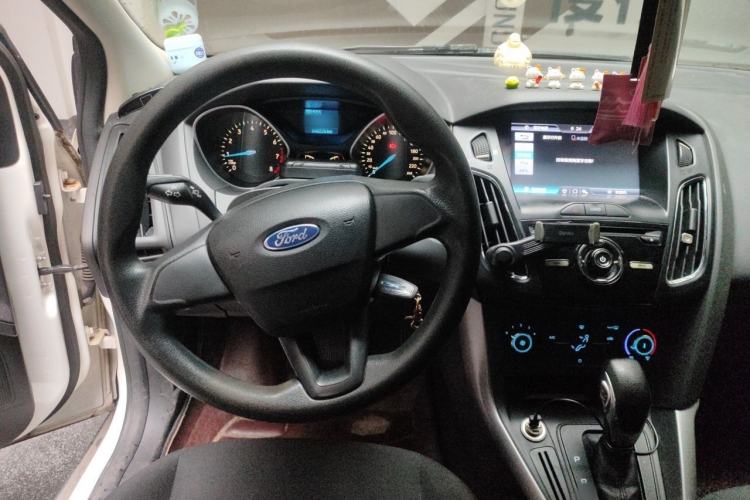 Used Ford Focus 2015 Hatchback 1.6L Automatic Comfort Model Steering Wheel
