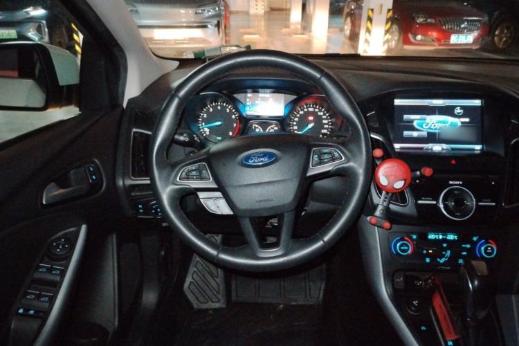 Used Ford Focus 2015 Hatchback EcoBoost 180 Automatic Sport Model Steering Wheel
