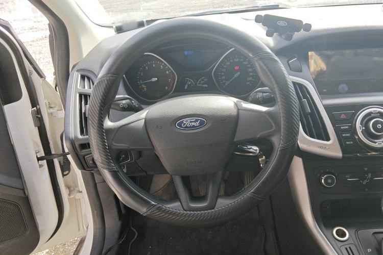 Used Ford Focus 2015 Hatchback 1.6L Automatic Comfort Model Steering Wheel