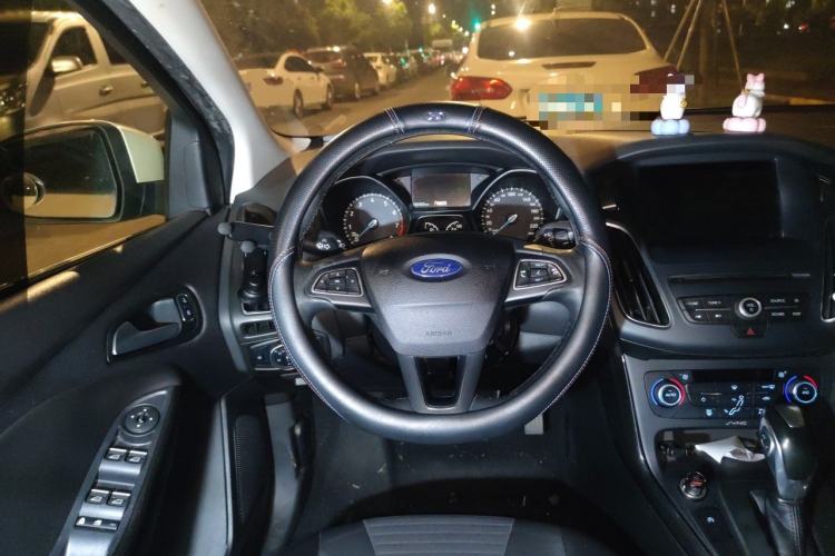 Used Ford Focus 2015 Hatchback EcoBoost 180 Automatic Elite Model Steering Wheel
