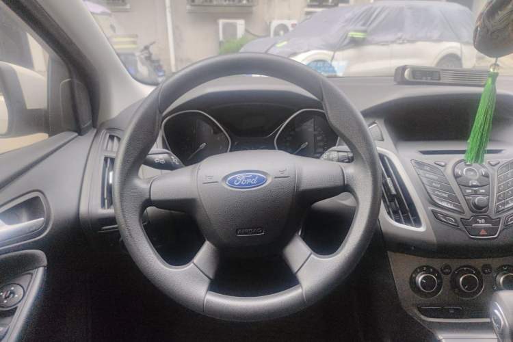 Used Ford Focus 2015 Hatchback 1.6L Automatic Comfort Model Steering Wheel