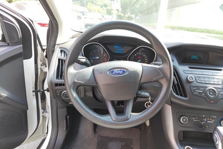 Used Ford Focus 2015 Hatchback 1.6L Automatic Comfort Model Steering Wheel