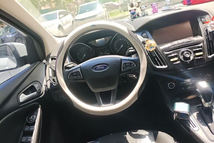 Used Ford Focus 2015 Hatchback 1.6L Automatic Fashion Edition Steering Wheel