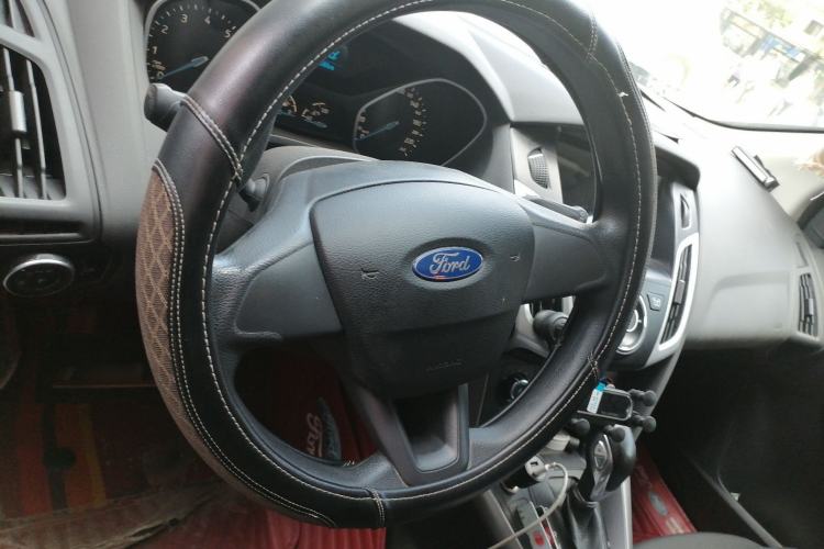 Used Ford Focus 2015 Hatchback 1.6L Automatic Comfort Model Steering Wheel