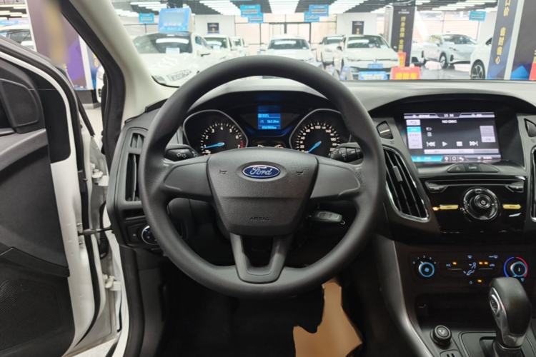 Used Ford Focus 2015 Hatchback 1.6L Automatic Comfort Model Steering Wheel