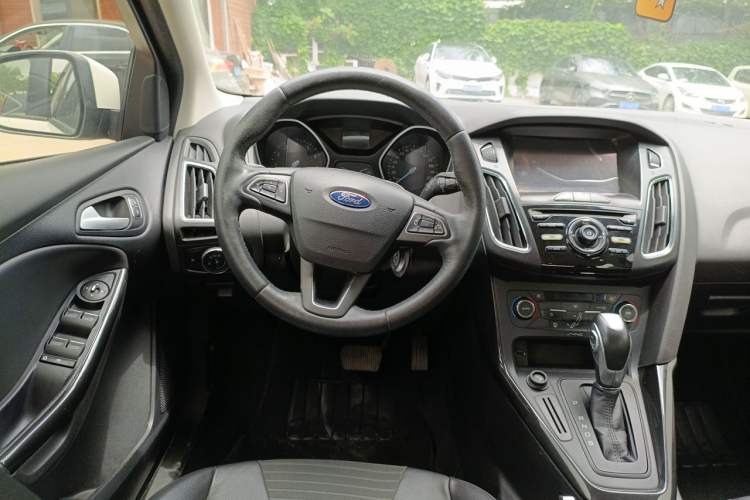 Used Ford Focus 2015 Hatchback 1.6L Automatic Fashion Edition Steering Wheel