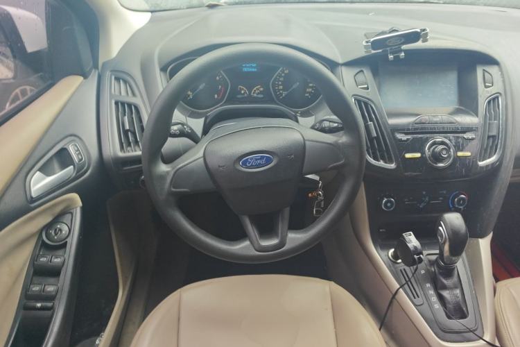 Used Ford Focus 2015 Sedan 1.6L Automatic Comfort Model Steering Wheel