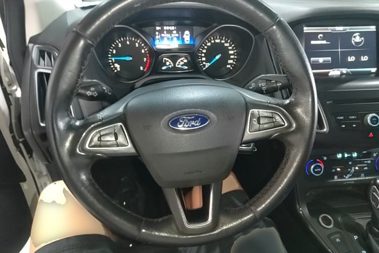 Used Ford Focus 2015 Sedan EcoBoost 180 Automatic Elite Model Steering Wheel