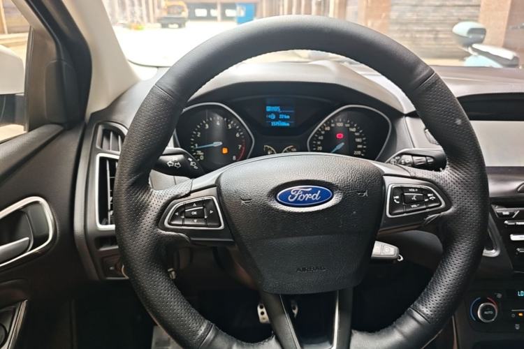 Used Ford Focus 2015 Hatchback 1.6L Automatic Fashion Edition Steering Wheel