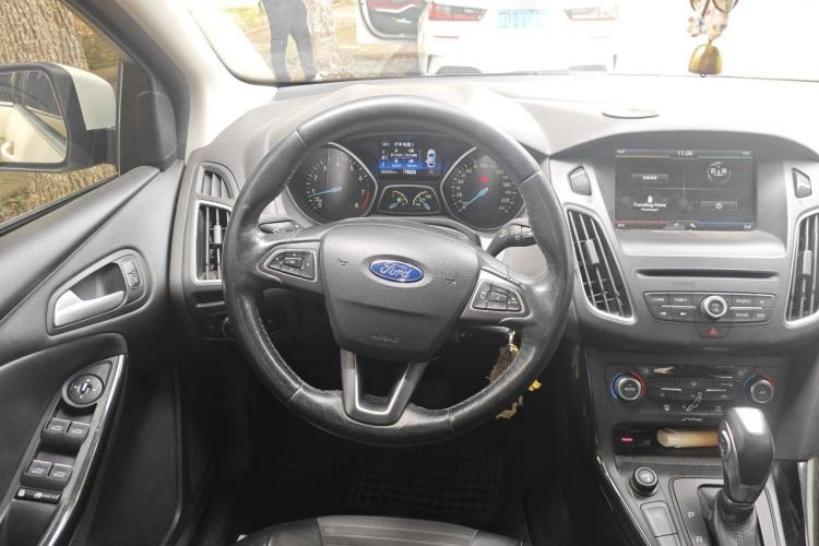 Used Ford Focus 2015 Sedan EcoBoost 180 Automatic Elite Model Steering Wheel