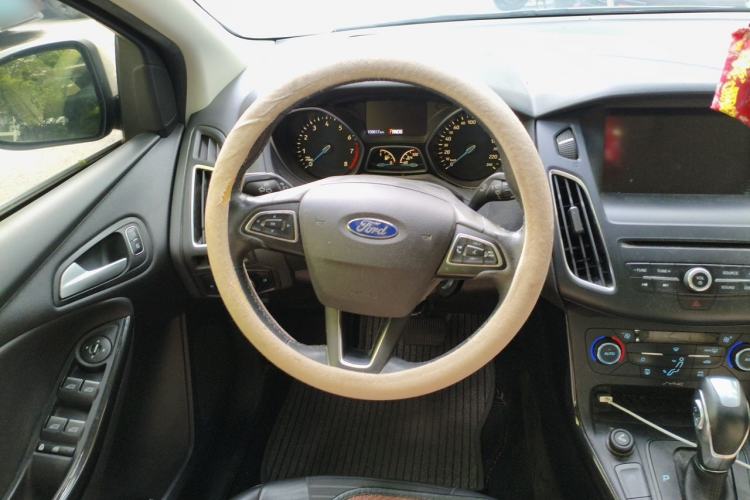 Used Ford Focus 2015 Sedan EcoBoost 180 Automatic Elite Model Steering Wheel