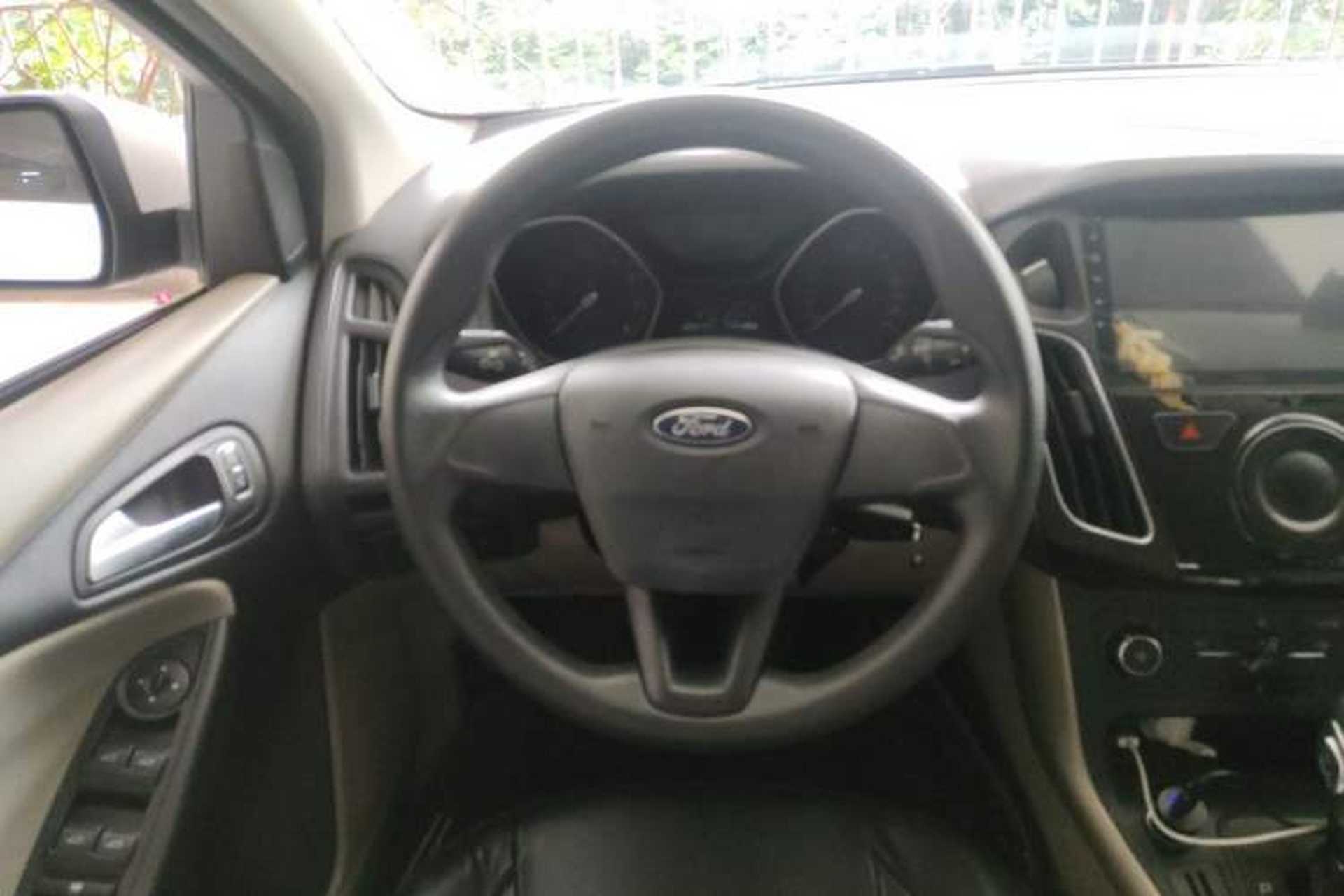 Used Ford Focus 2015 Sedan 1.6L Automatic Comfort Model Steering Wheel