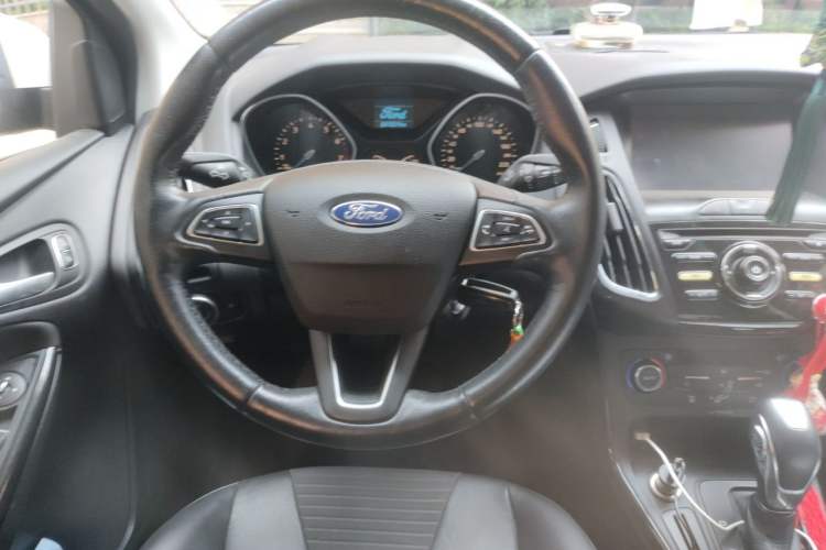 Used Ford Focus 2015 Sedan 1.6L Automatic Trend Model Steering Wheel