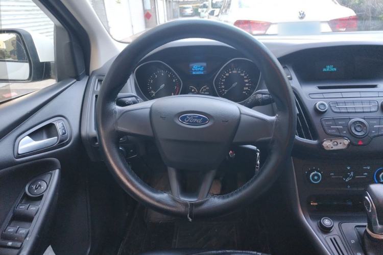 Used Ford Focus 2015 Hatchback 1.6L Automatic Comfort Model Steering Wheel