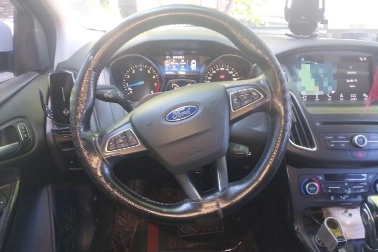 Used Ford Focus 2015 Hatchback EcoBoost 180 Automatic Elite Model Steering Wheel