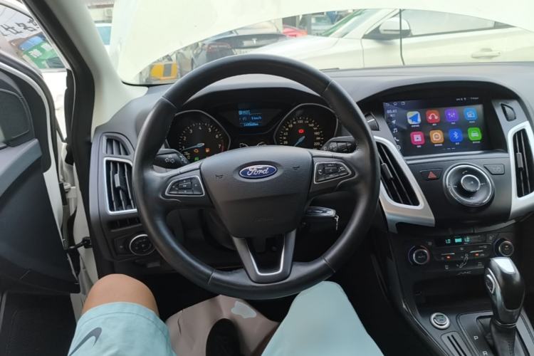 Used Ford Focus 2015 Sedan 1.6L Automatic Trend Model Steering Wheel