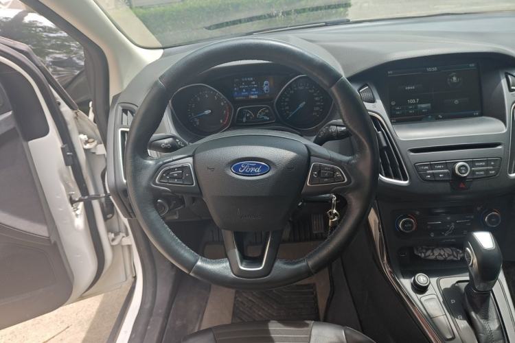 Used Ford Focus 2015 Hatchback EcoBoost 180 Automatic Elite Model Steering Wheel