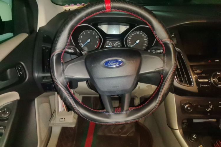 Used Ford Focus 2015 Sedan 1.6L Automatic Comfort Model Steering Wheel