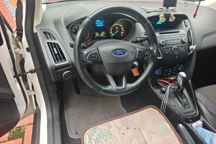 Used Ford Focus 2015 Sedan EcoBoost 125 Automatic Supreme Style Edition Steering Wheel
