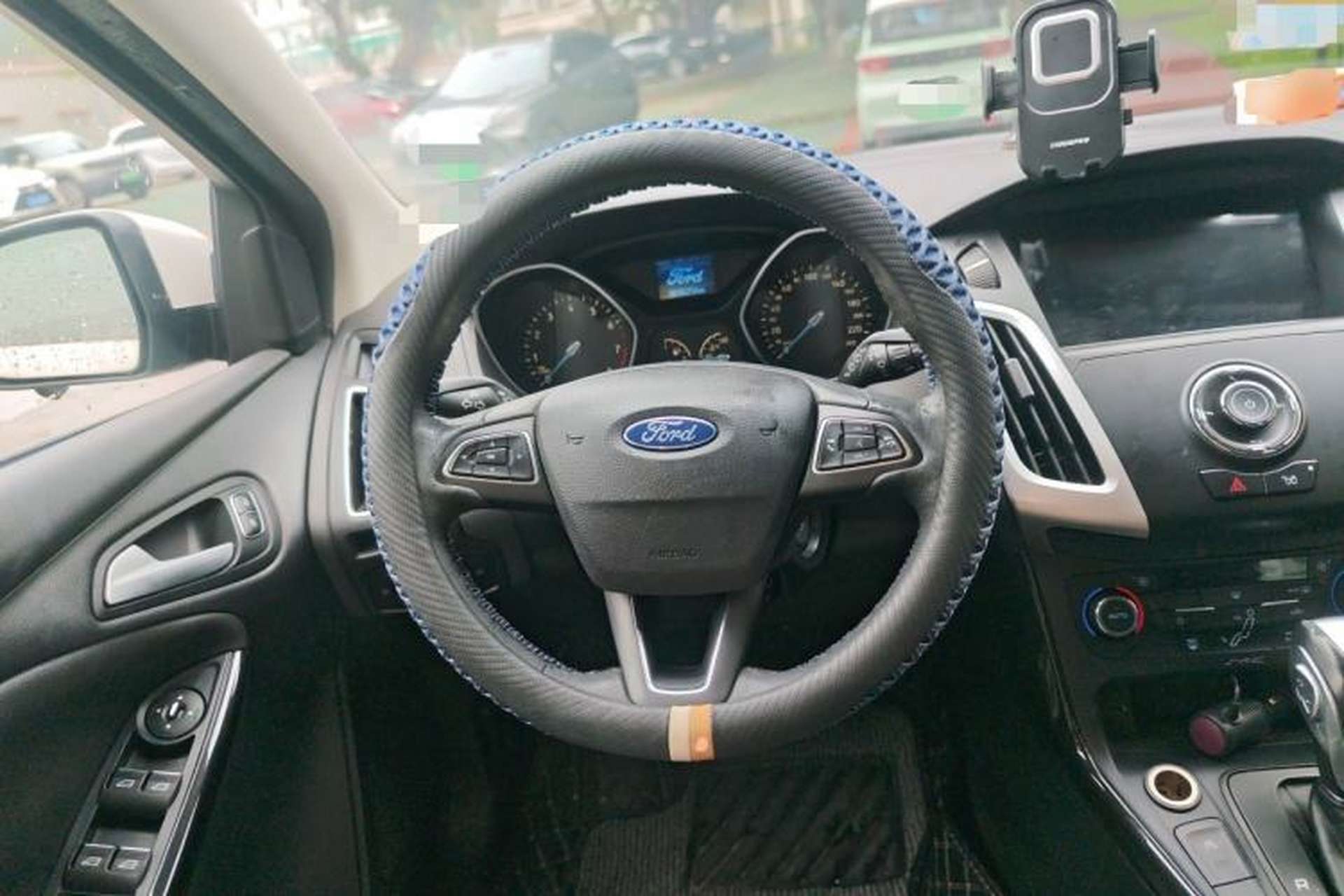 Used Ford Focus 2015 Hatchback EcoBoost 125 Automatic Supreme Style Edition Steering Wheel