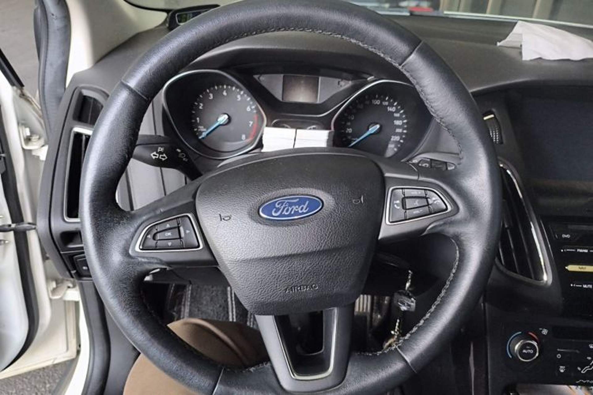 Used Ford Focus 2015 Hatchback EcoBoost 125 Automatic Supreme Style Edition Steering Wheel