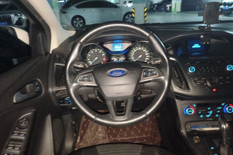 Used Ford Focus 2015 Sedan 1.6L Automatic Trend Model Steering Wheel