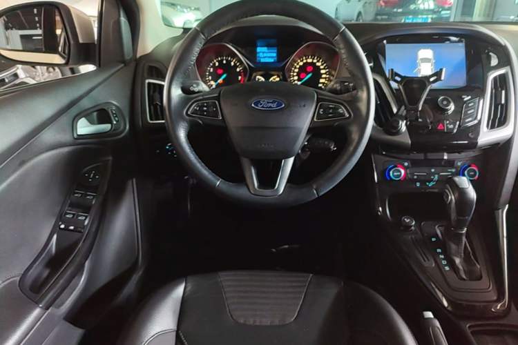 Used Ford Focus 2015 Hatchback 1.6L Automatic Fashion Edition Steering Wheel
