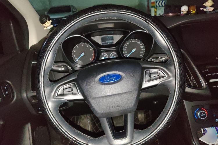 Used Ford Focus 2015 Hatchback 1.6L Automatic Fashion Edition Steering Wheel