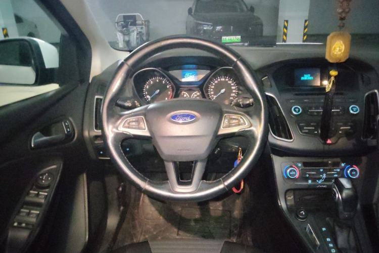Used Ford Focus 2015 Hatchback 1.6L Automatic Fashion Edition Steering Wheel