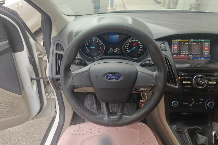 Used Ford Focus 2015 Sedan 1.6L Manual Comfort Model Steering Wheel