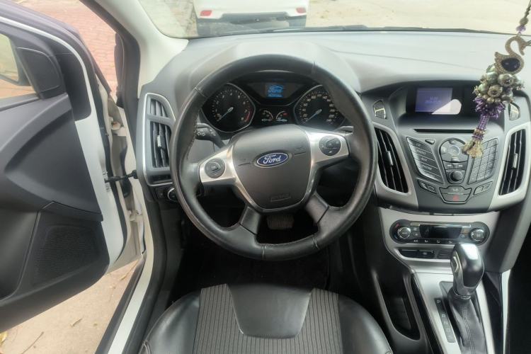 Used Ford Focus 2015 Hatchback 1.6L Automatic Fashion Edition Steering Wheel