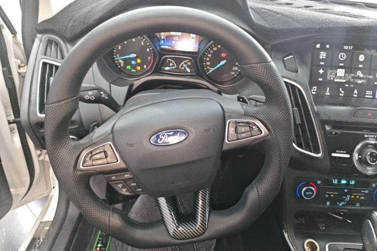 Used Ford Focus 2015 Hatchback EcoBoost 180 Automatic Sport Model Steering Wheel