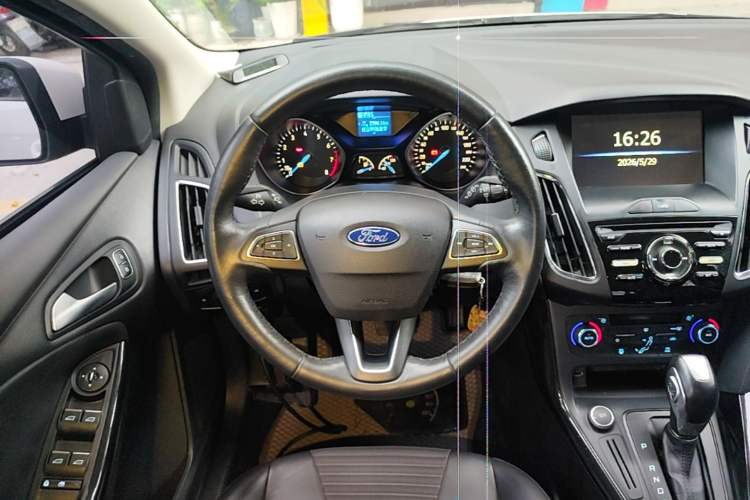 Used Ford Focus 2015 Hatchback 1.6L Automatic Fashion Edition Steering Wheel