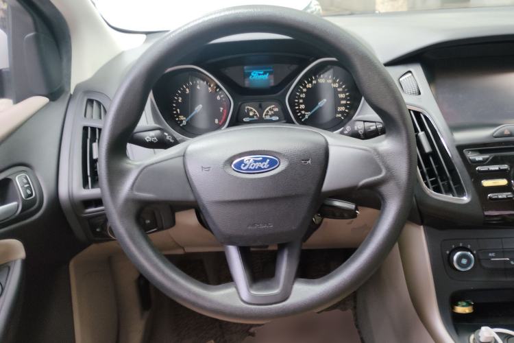 Used Ford Focus 2015 Sedan 1.6L Automatic Comfort Model Steering Wheel