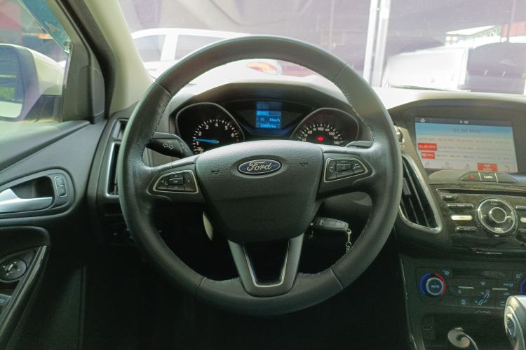Used Ford Focus 2015 Hatchback 1.6L Automatic Fashion Edition Steering Wheel