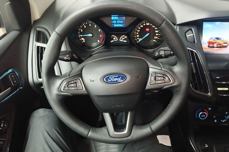 Used Ford Focus 2015 Sedan EcoBoost 125 Automatic Supreme Style Edition Steering Wheel