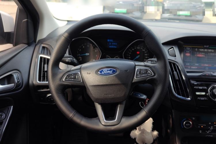 Used Ford Focus 2015 Hatchback 1.6L Automatic Fashion Edition Steering Wheel