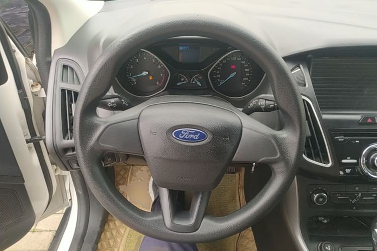 Used Ford Focus 2015 Hatchback 1.6L Automatic Comfort Model Steering Wheel