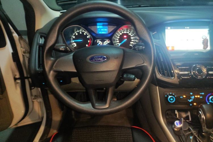 Used Ford Focus 2015 Sedan 1.6L Automatic Comfort Model Steering Wheel