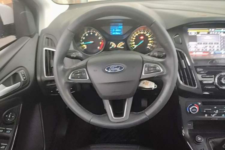 Used Ford Focus 2015 Sedan 1.6L Manual Fashion Edition Steering Wheel